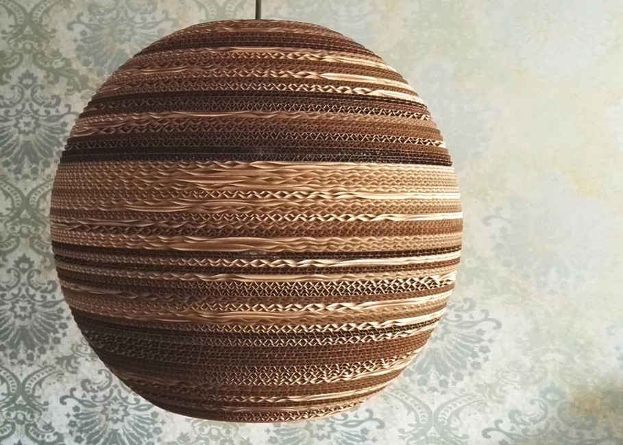 LAMPA WISZĄCA Z TEKTURY SFERA 45 BRĄZOWA