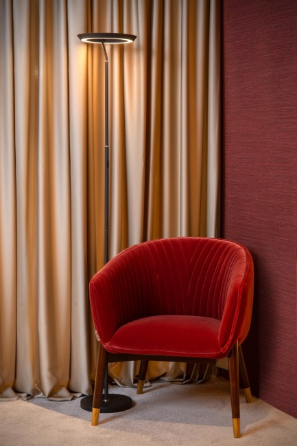 Lampa podłogowa Celeste Led w kolorze czarnym - ściemnialna