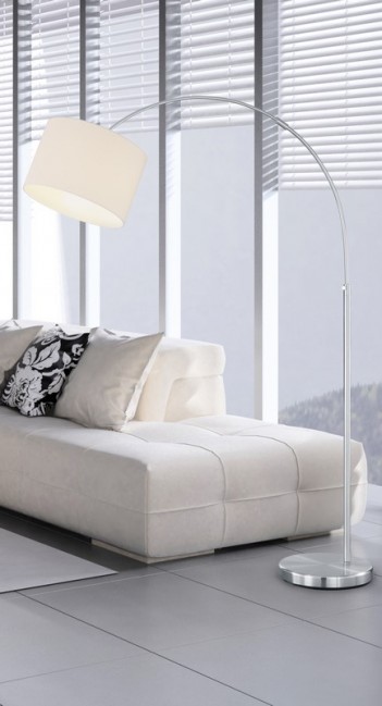 Lampa podłogowa Hotel w kolorze niklu z białym abażurem