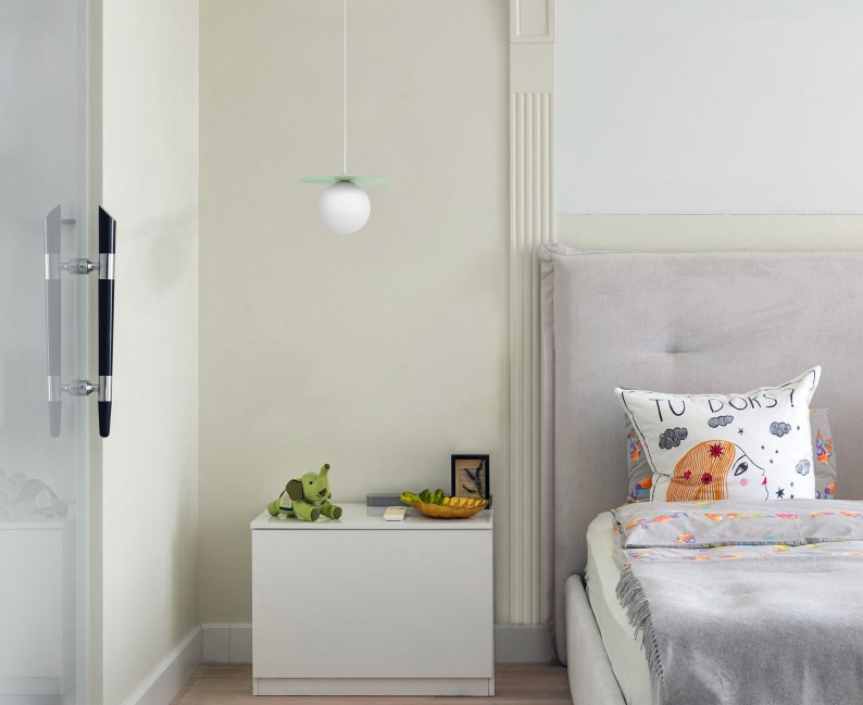 Lampa wisząca Robin miętowa ze szklanym kloszem w kolorze białym