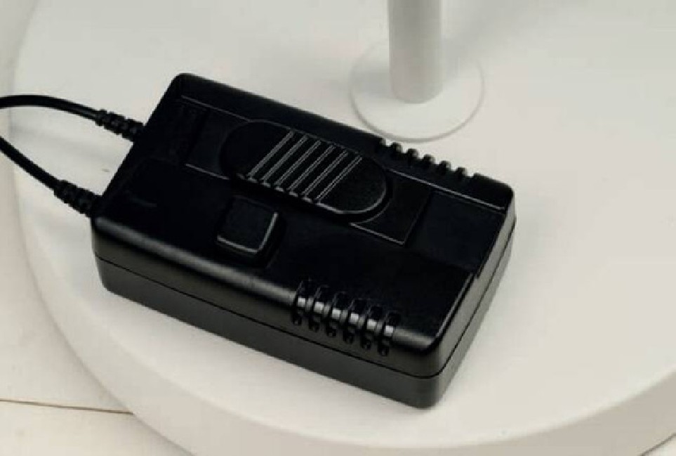 Nowoczesna lampa podłogowa Carpa Led w kolorze złotym - ściemnialna