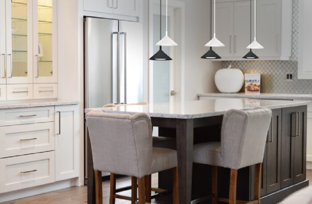 Minimalistyczna lampa wisząca no. Ai w kolorze biały mat