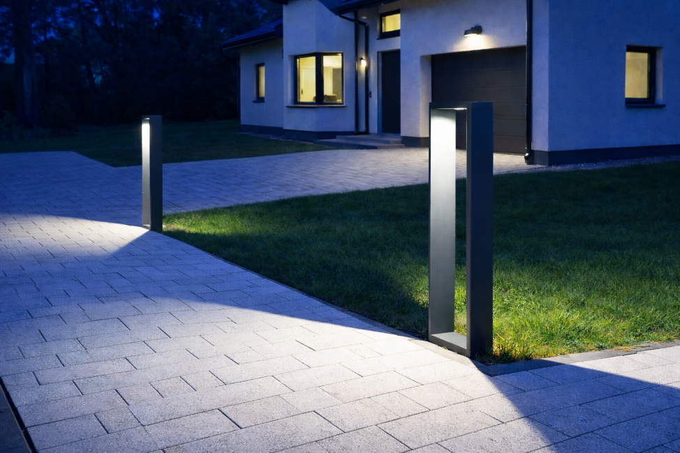 Lampa zewnętrzna stojąca Form B Led CCT w kolorze ciemny popiel - IP65